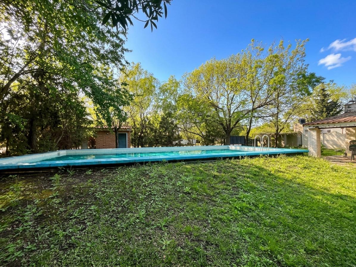 Foto de VENTA I PERMUTA - Casa de 2 dormitorios con jardín, parrillero y pileta, imagen 5