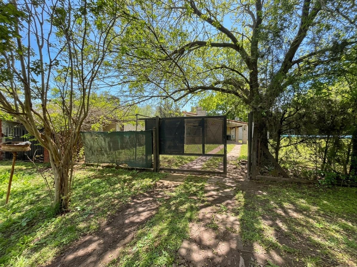 Foto de VENTA I PERMUTA - Casa de 2 dormitorios con jardín, parrillero y pileta, imagen 4