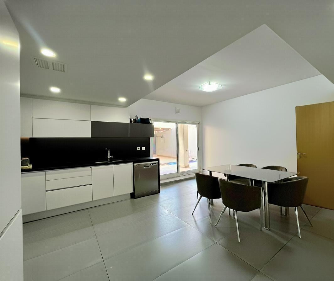 Foto de VENTA/PERMUTA-Departamento de 2 dormitorios c/patio y quincho de uso, imagen 3