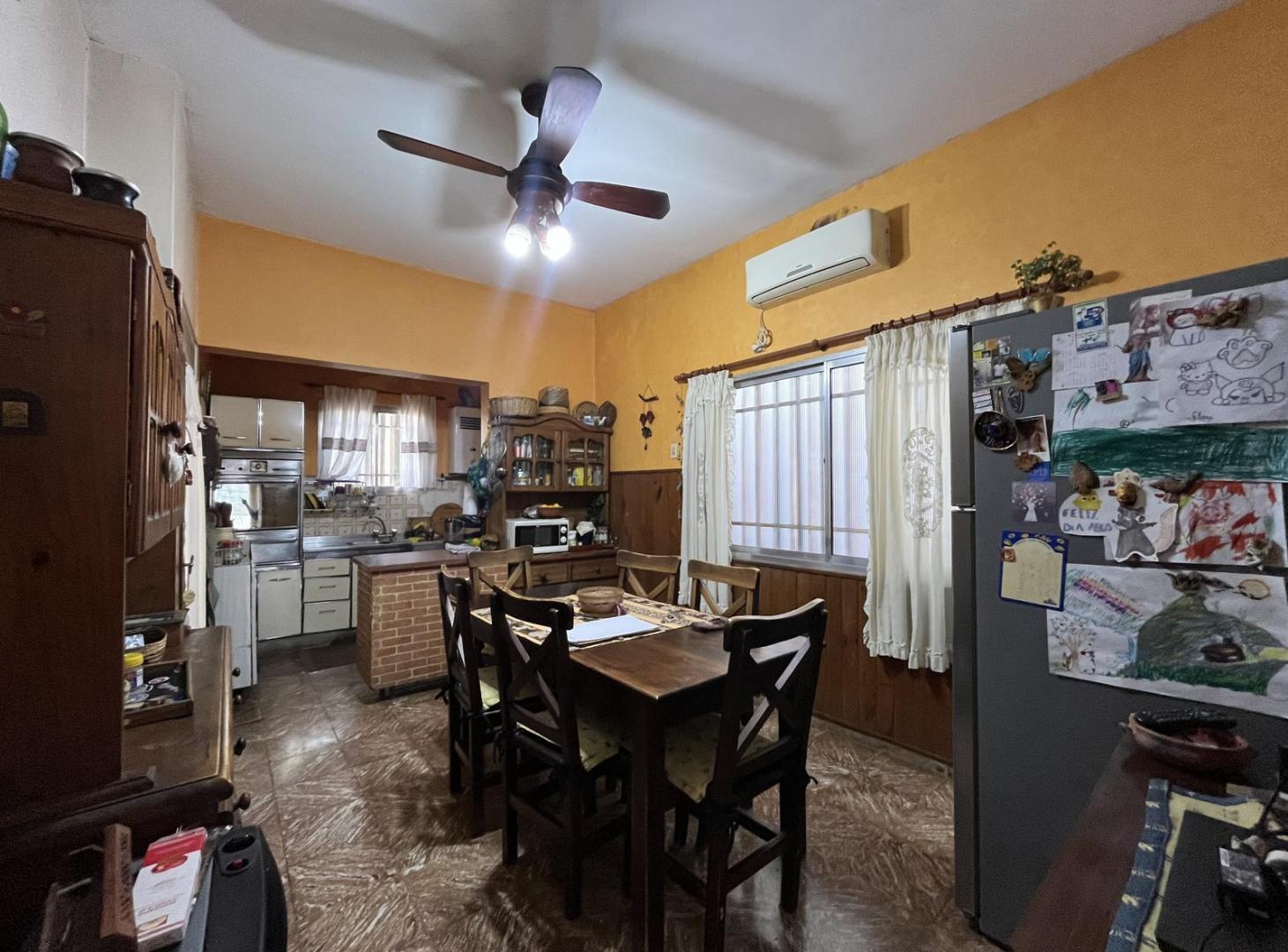 Foto de VENTA - Casa 3 dormitorios, cochera, patio, terraza. Alberdi, Rosario, imagen 4
