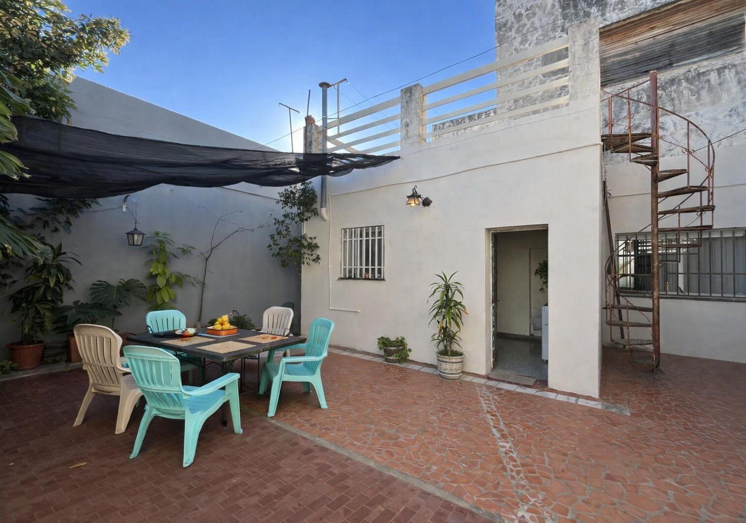 Foto de VENTA - Casa 3 dormitorios, cochera, patio, terraza. Alberdi, Rosario, imagen 1