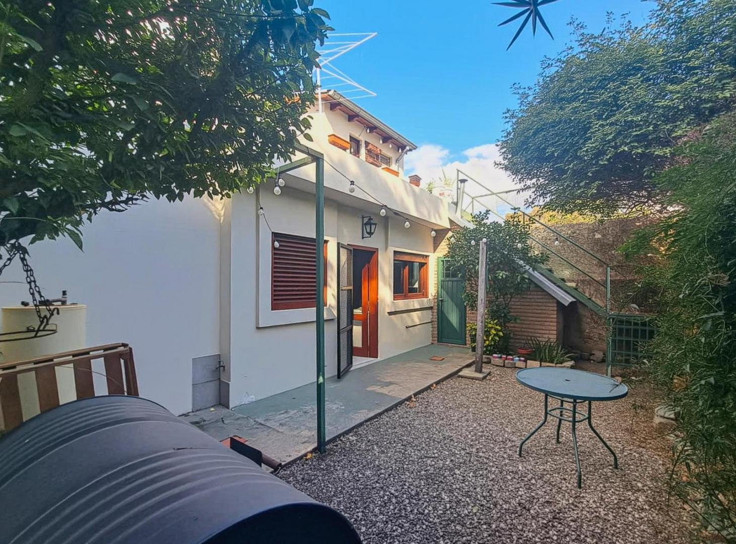 Foto de Venta - Permuta. Casa 3 dormitorios, cochera y Patio. Echesortu, imagen 2