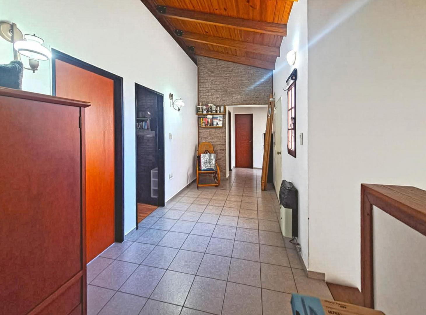 Foto de Venta - Permuta. Casa 3 dormitorios, cochera y Patio. Echesortu, imagen 4