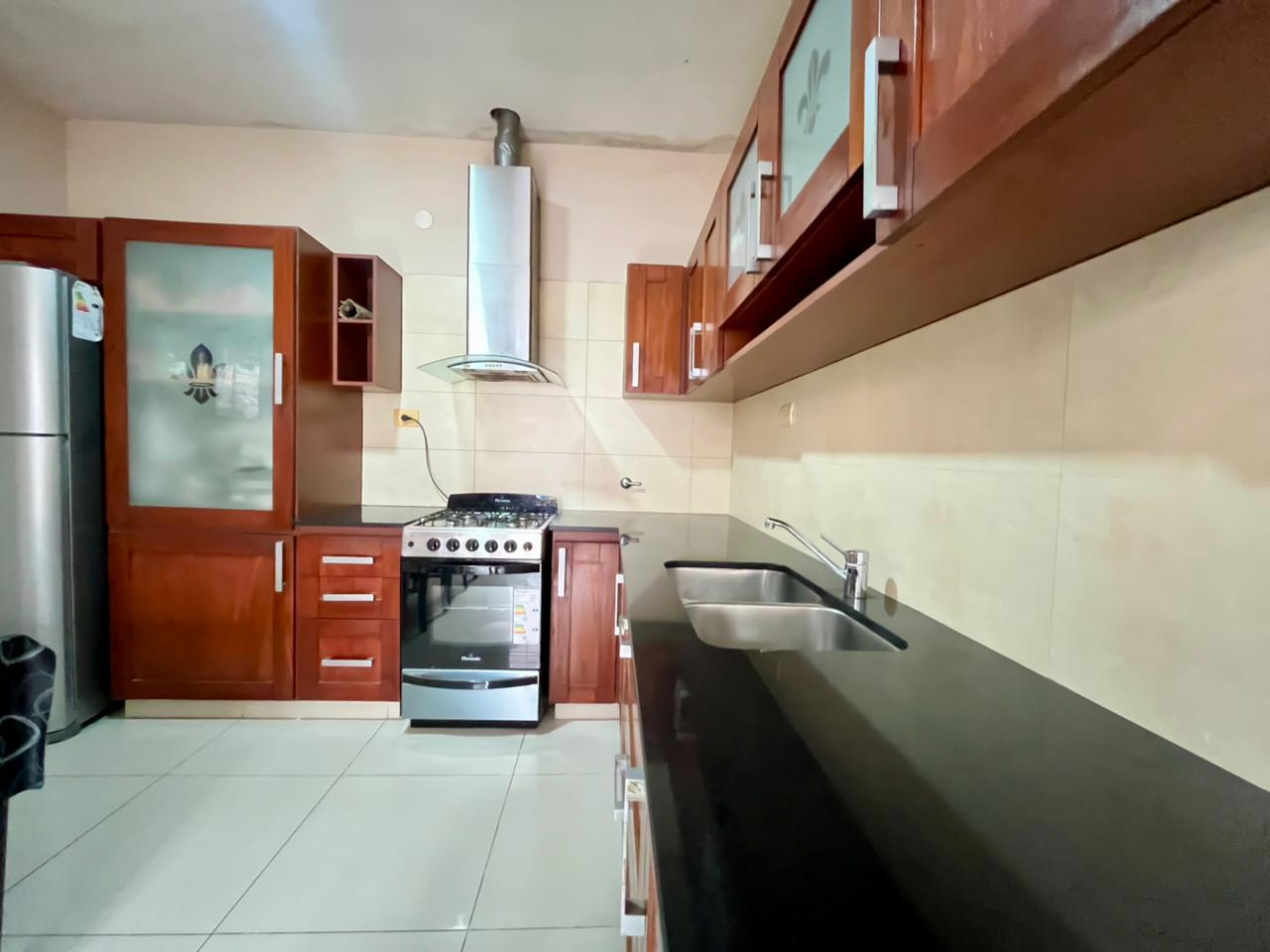 Foto de VENTA/PERMUTA - Casa de 2 dormitorios con cochera. La Florida , Rosario., imagen 4