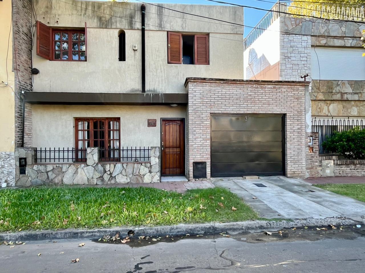 Foto de VENTA/PERMUTA - Casa de 2 dormitorios con cochera. La Florida , Rosario., imagen 1