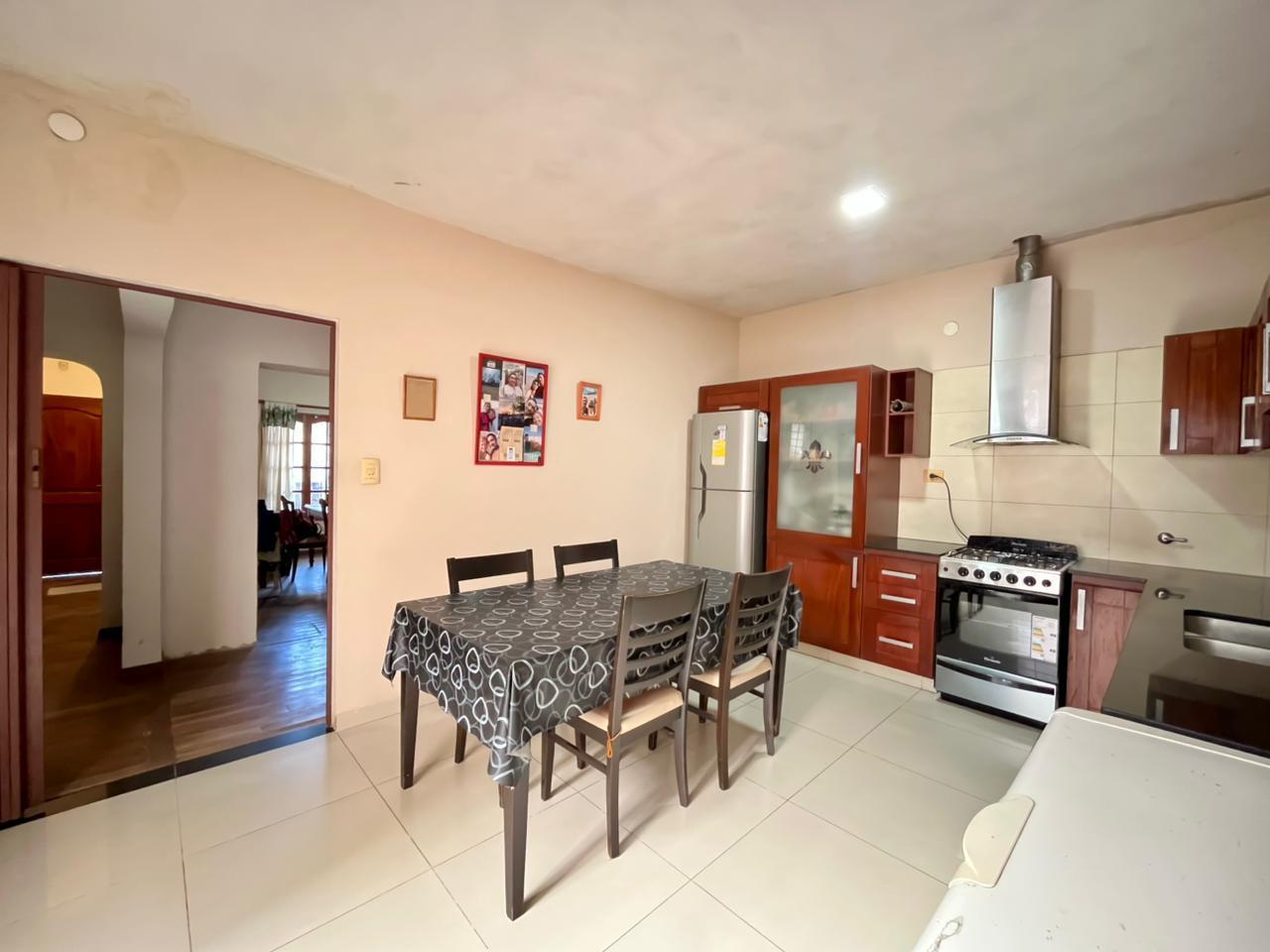 Foto de VENTA/PERMUTA - Casa de 2 dormitorios con cochera. La Florida , Rosario., imagen 2