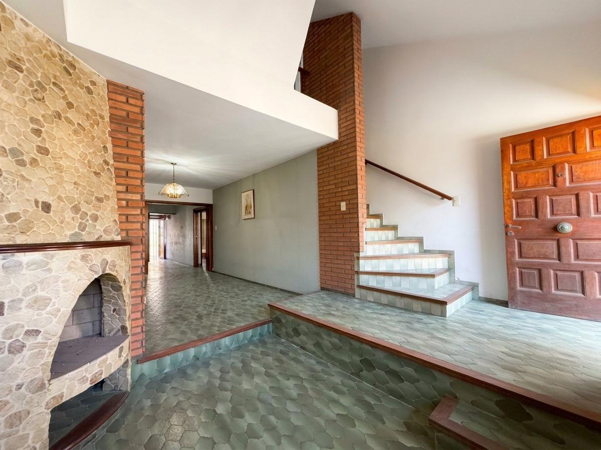 Foto de VENTA - Casa de 3 dormitorios con jardín, pileta y cochera - Matheau, imagen 1