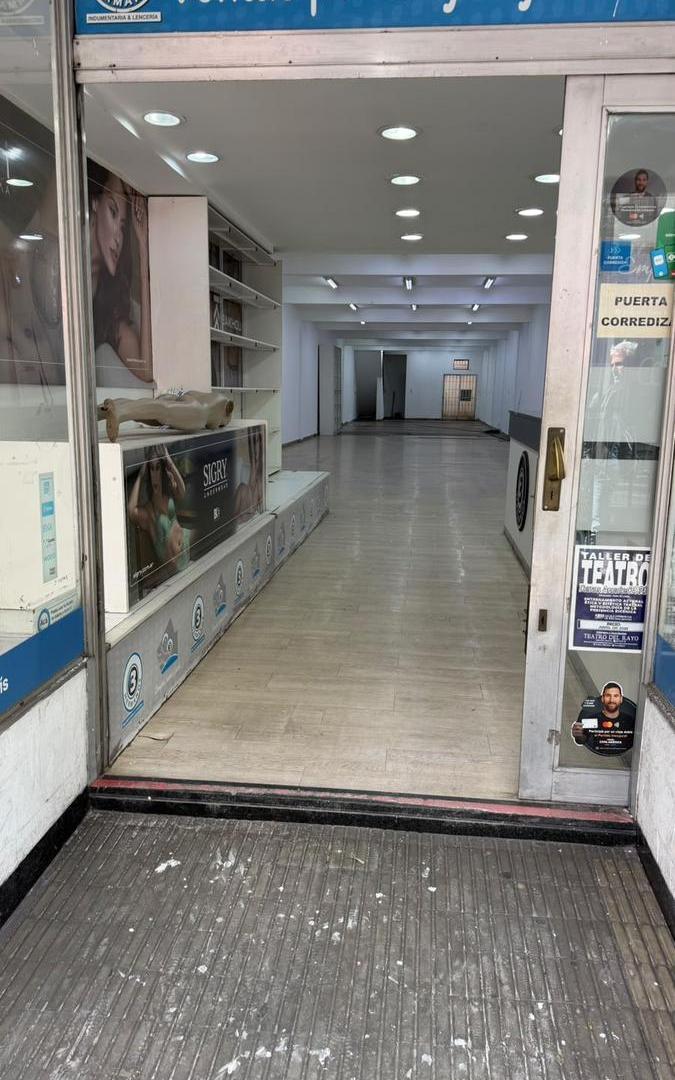 Foto de ALQUILER - Local al frente con depósito, 400 m2 en total en calle San, imagen 4