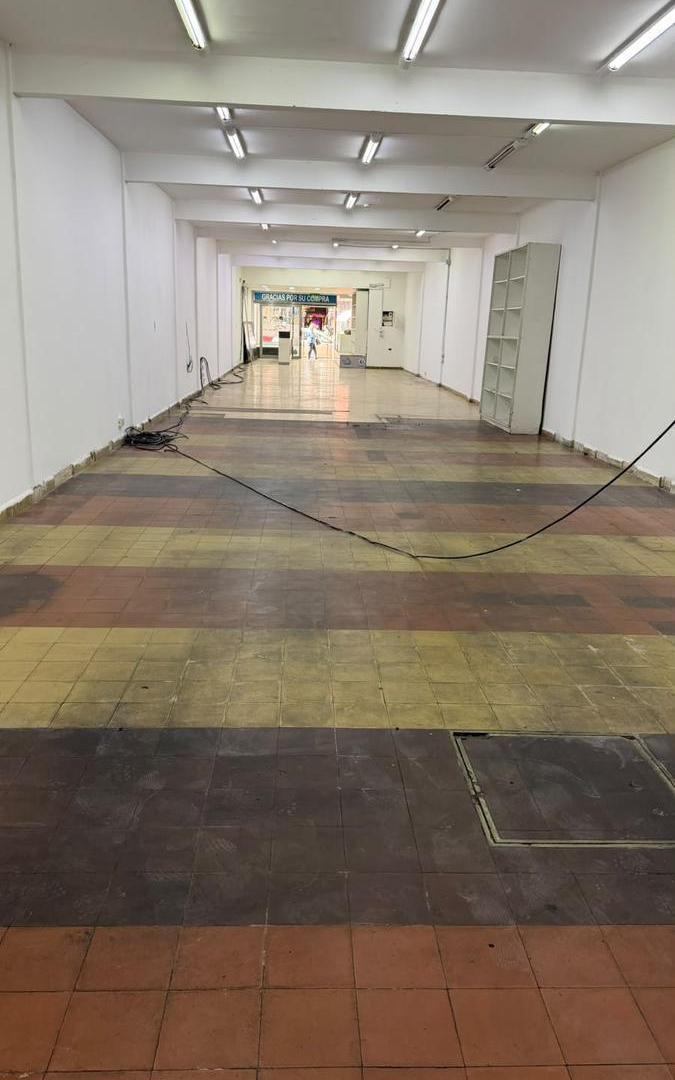 Foto de ALQUILER - Local al frente con depósito, 400 m2 en total en calle San, imagen 3