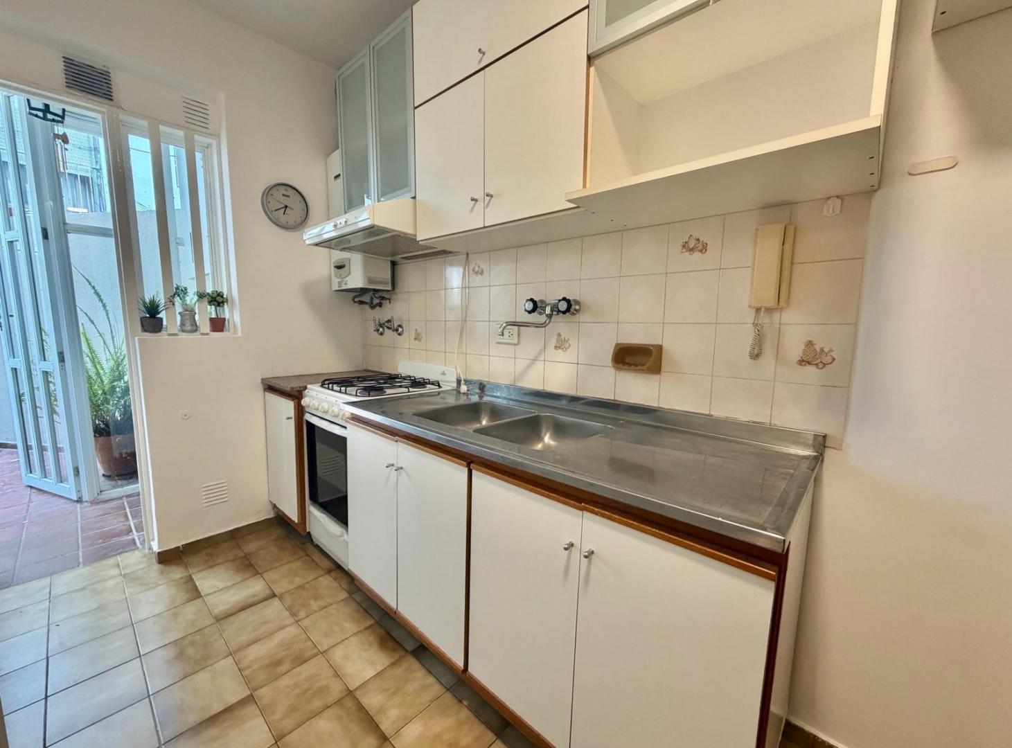 Foto de VENTA DEPARTAMENTO UN DORMITORIO CON PATIO - CENTRO, imagen 3