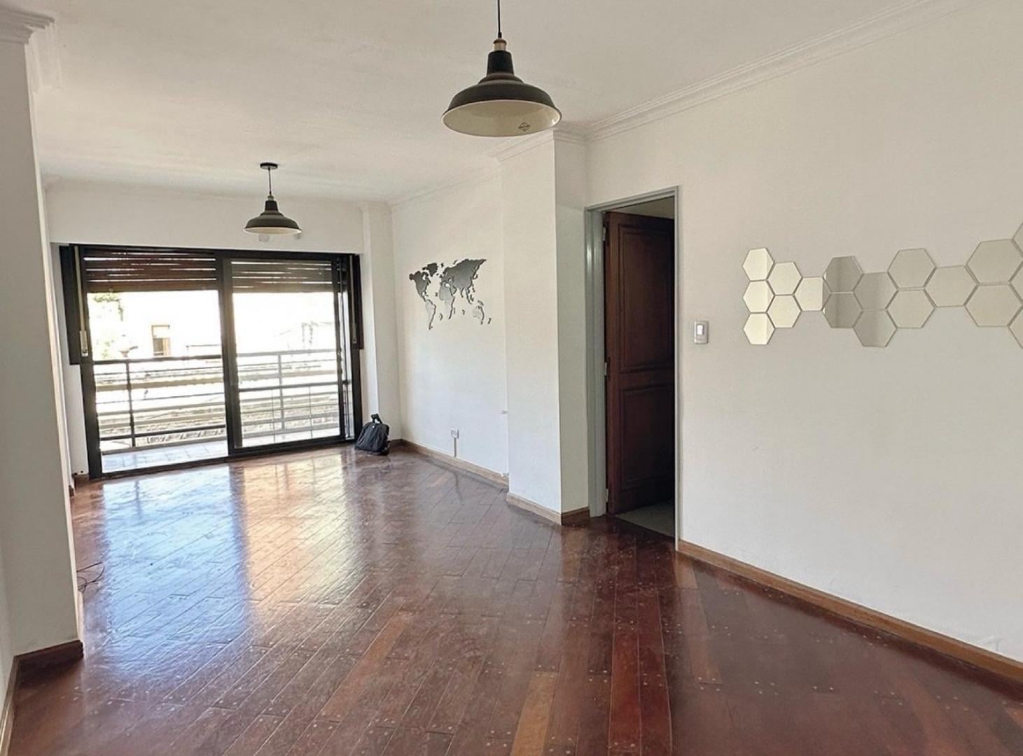 Foto de VENTA - Departamento 3 Dormitorios, 2 Baños Con Cochera, APTO CREDITO, imagen 1