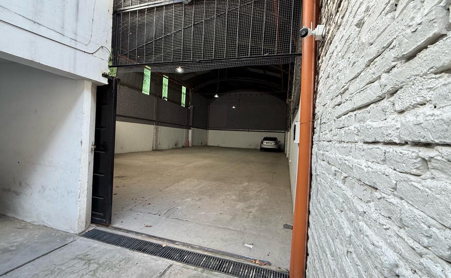 Foto de ALQUILER - Galpón con oficina y baño - Barrio Abasto, Rosario, imagen 3