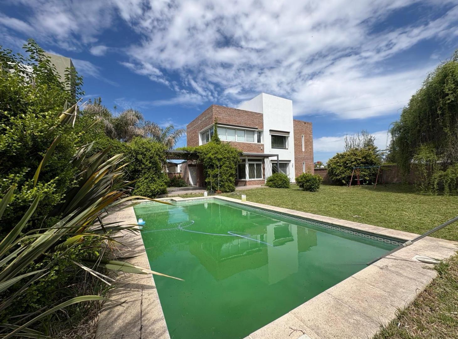 Foto de VENTA - Casa de 3 Dormitorios con Pileta. Apta crédito - Funes Town, imagen 3