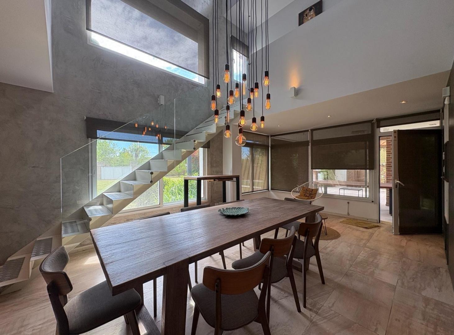 Foto de VENTA - Casa de 3 Dormitorios con Pileta. Apta crédito - Funes Town, imagen 1