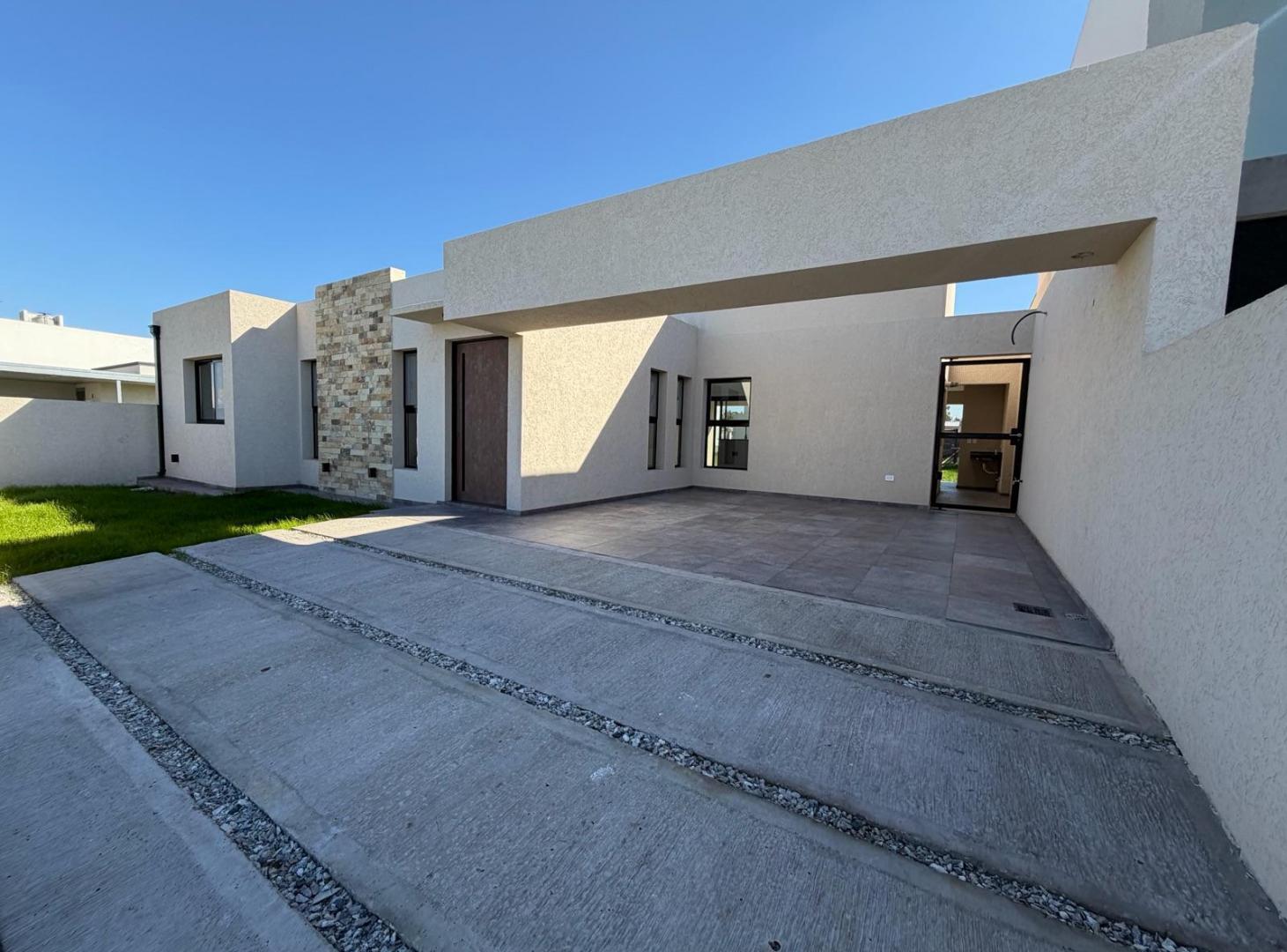 Foto de VENTA - Casa de 3 Dormitorios con Piscina y Parrillero en Don Mateo, imagen 2