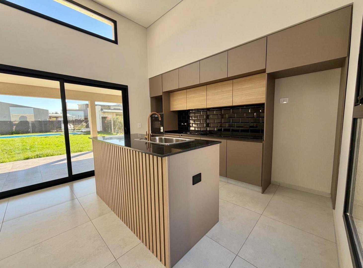 Foto de VENTA - Casa de 3 Dormitorios con Piscina y Parrillero en Don Mateo, imagen 3