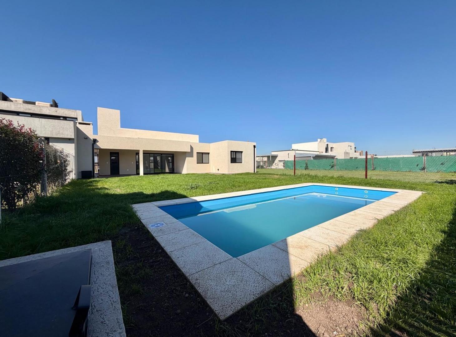 Foto de VENTA - Casa de 3 Dormitorios con Piscina y Parrillero en Don Mateo, imagen 1