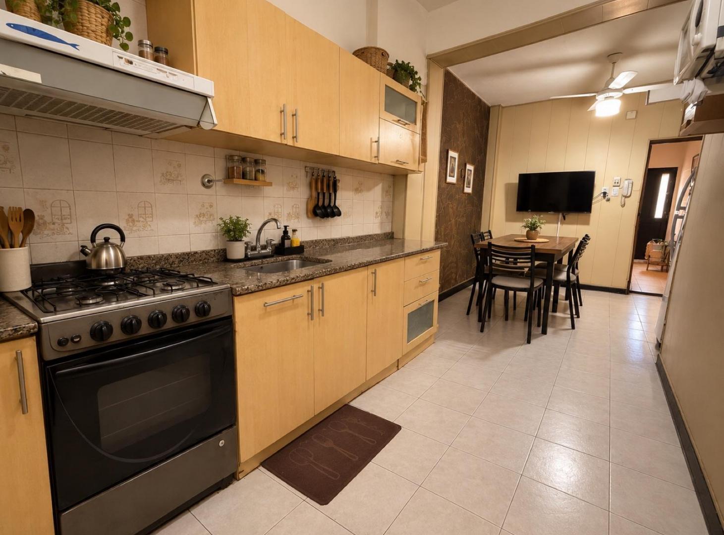 Foto de VENTA - Casa de 4 Dormitorios con Cochera y Terraza – Arroyito, Rosario, imagen 1
