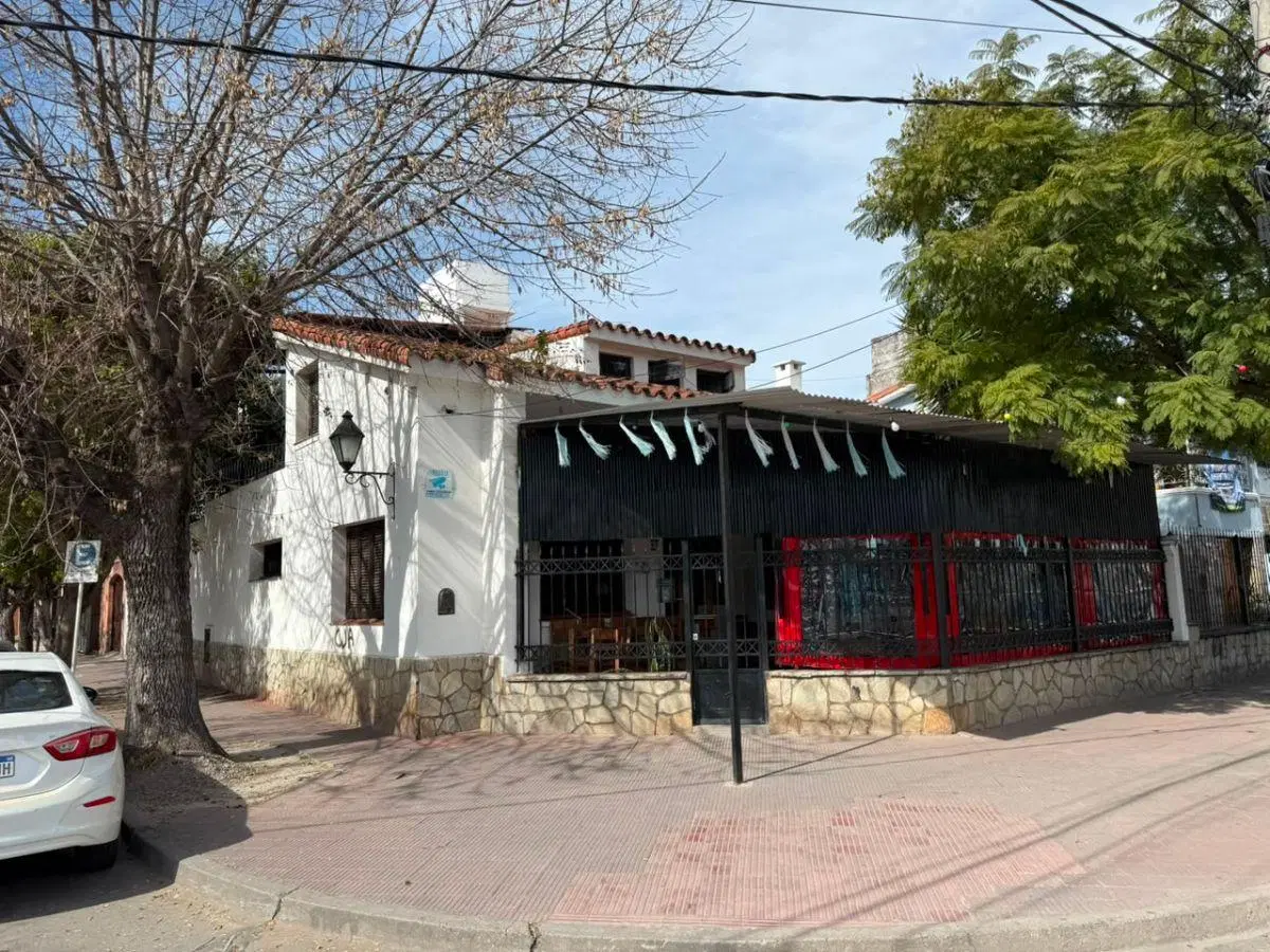 Alquilo importante propiedad comercial Avenida Yrigoyen 63, Salta 1