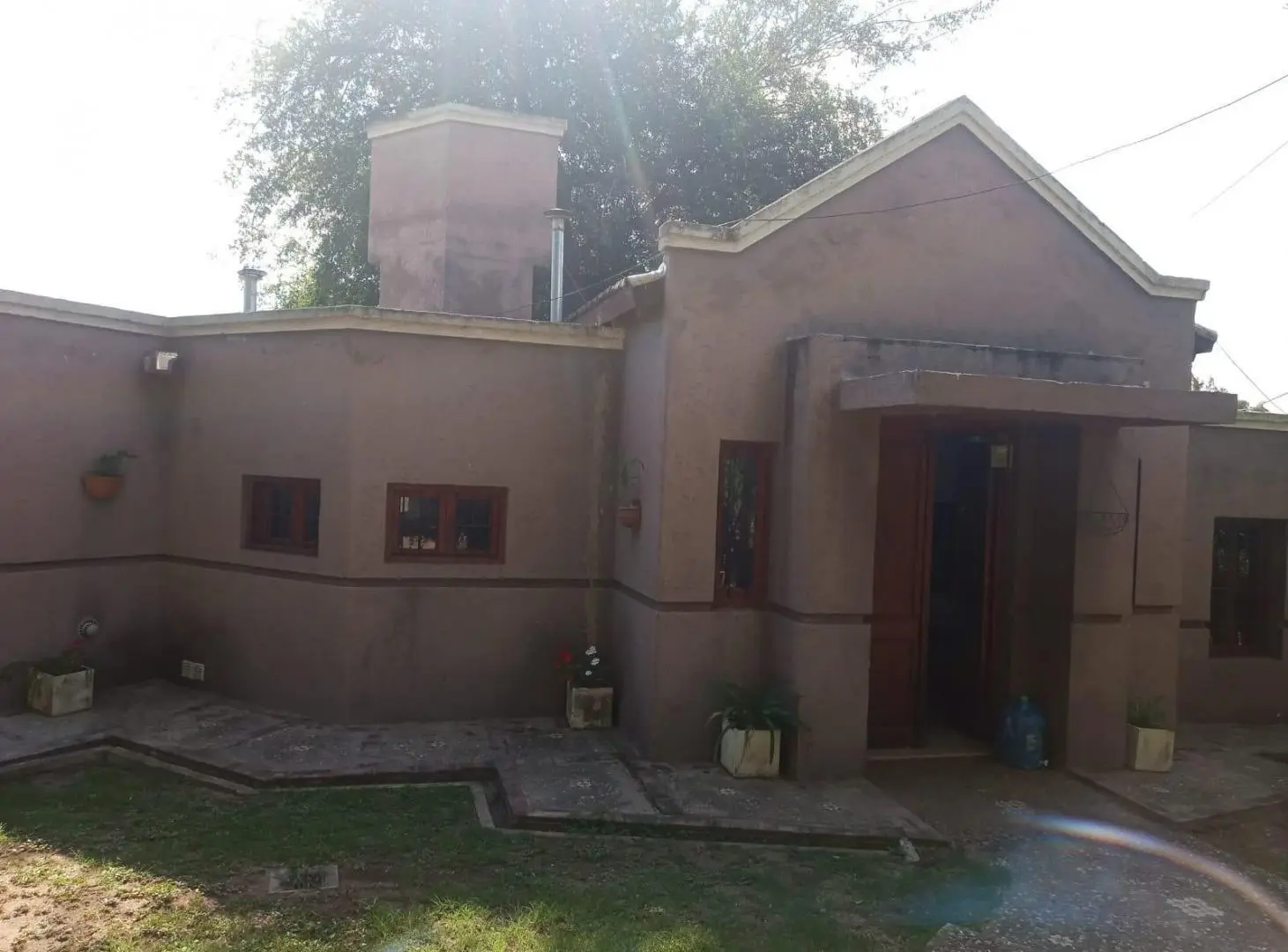 HERMOSA CASA ESQUINA CON PILETA EN VILLA ALLENDE 1
