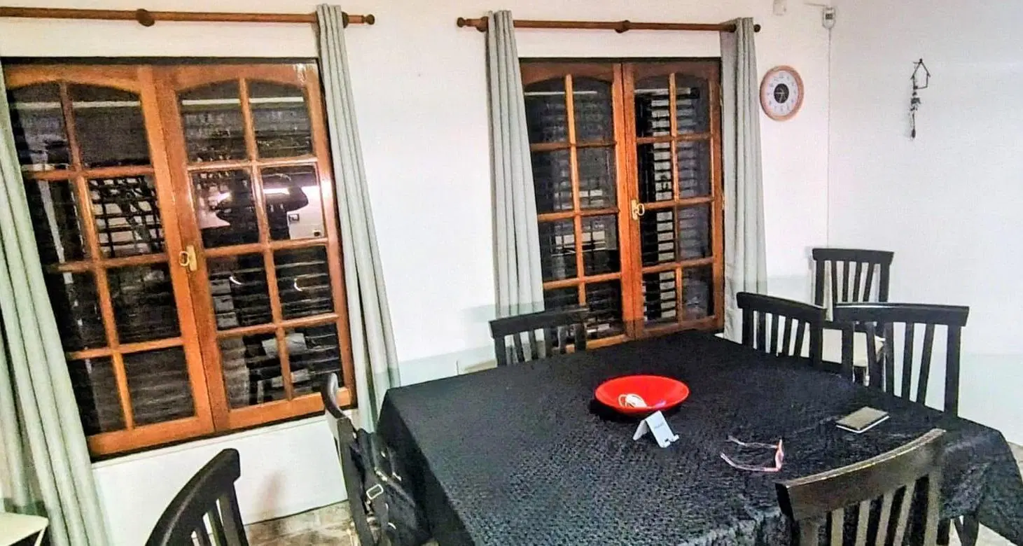 A LA VENTA CASA EN VILLA SERRANA A MTS DE AV BODEREAU 8