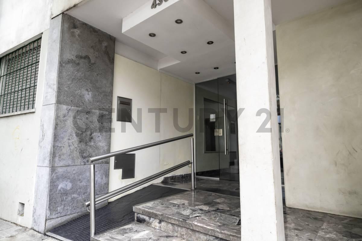 Venta - Depto. 3 Ambientes en Almagro con Balcón 4