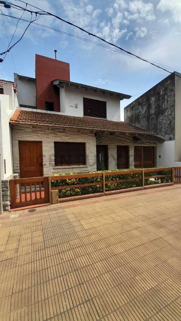 Hermosa Casa Diag 76 Entre Plaza Azcuenaga y 18 3