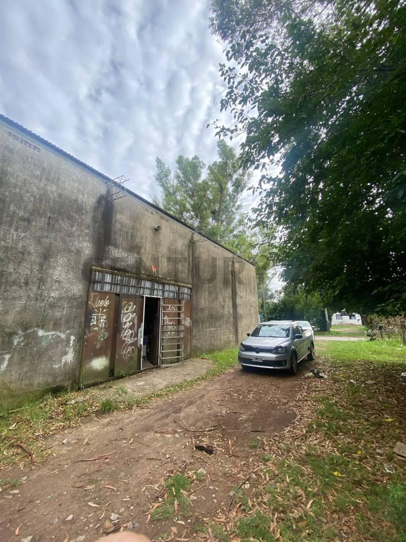 Venta Galpón en Calle 6 Esquina 97 (880 m² y 400 m² Construidos) 2
