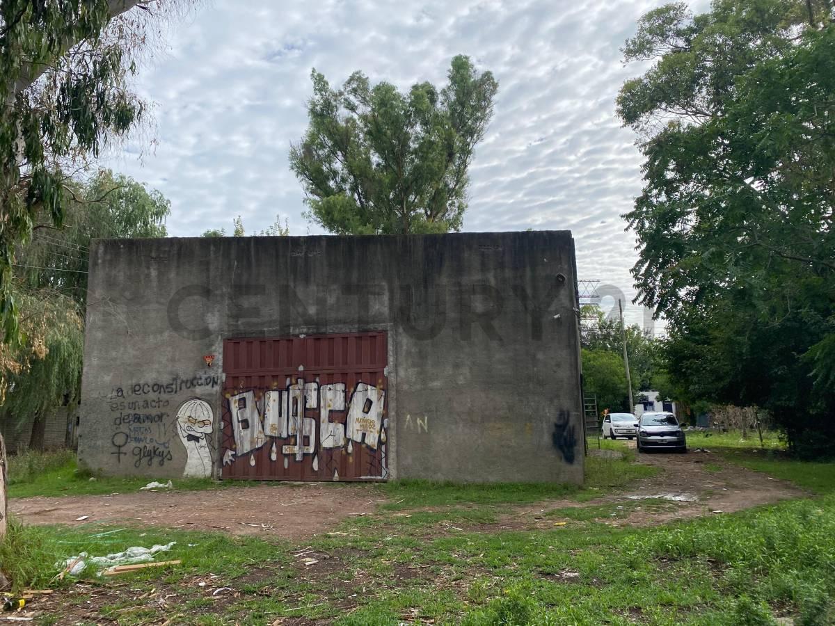 Venta Galpón en Calle 6 Esquina 97 (880 m² y 400 m² Construidos) 4