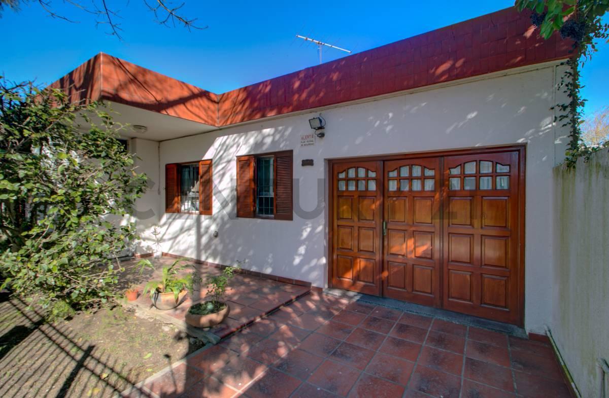 Foto de Casa en venta 3 ambientes en Manuel B. Gonnet La Plata, imagen 1