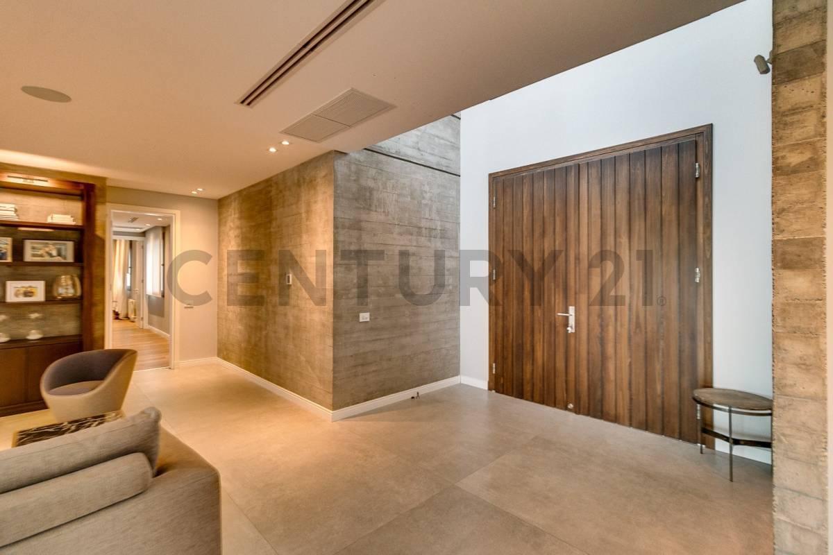 Casa de categoría en venta en Greenville Polo & Resort – 7 ambientes sobre triple lote con pileta