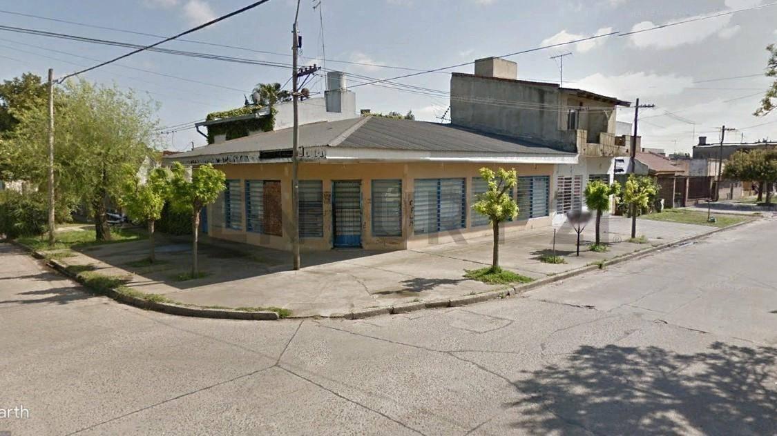 OPORTUNIDAD EN BLOQUE, LOCAL + DOS DUPLEX ATERMINAR