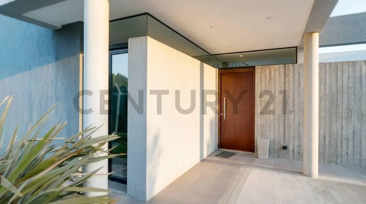 Casa en alquiler en Gorina, moderna de 3 dormitorios 488 e 133 y 135 5