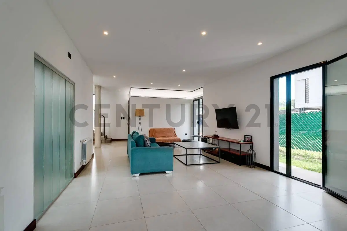 Casa en alquiler en Gorina, moderna de 3 dormitorios 488 e 133 y 135 4