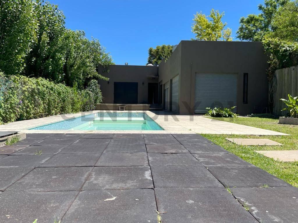 Foto de Casa en venta 4 ambientes y pileta en Villa Elisa, imagen 2
