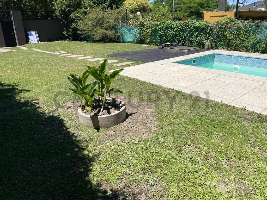Foto de Casa en venta 4 ambientes y pileta en Villa Elisa, imagen 3
