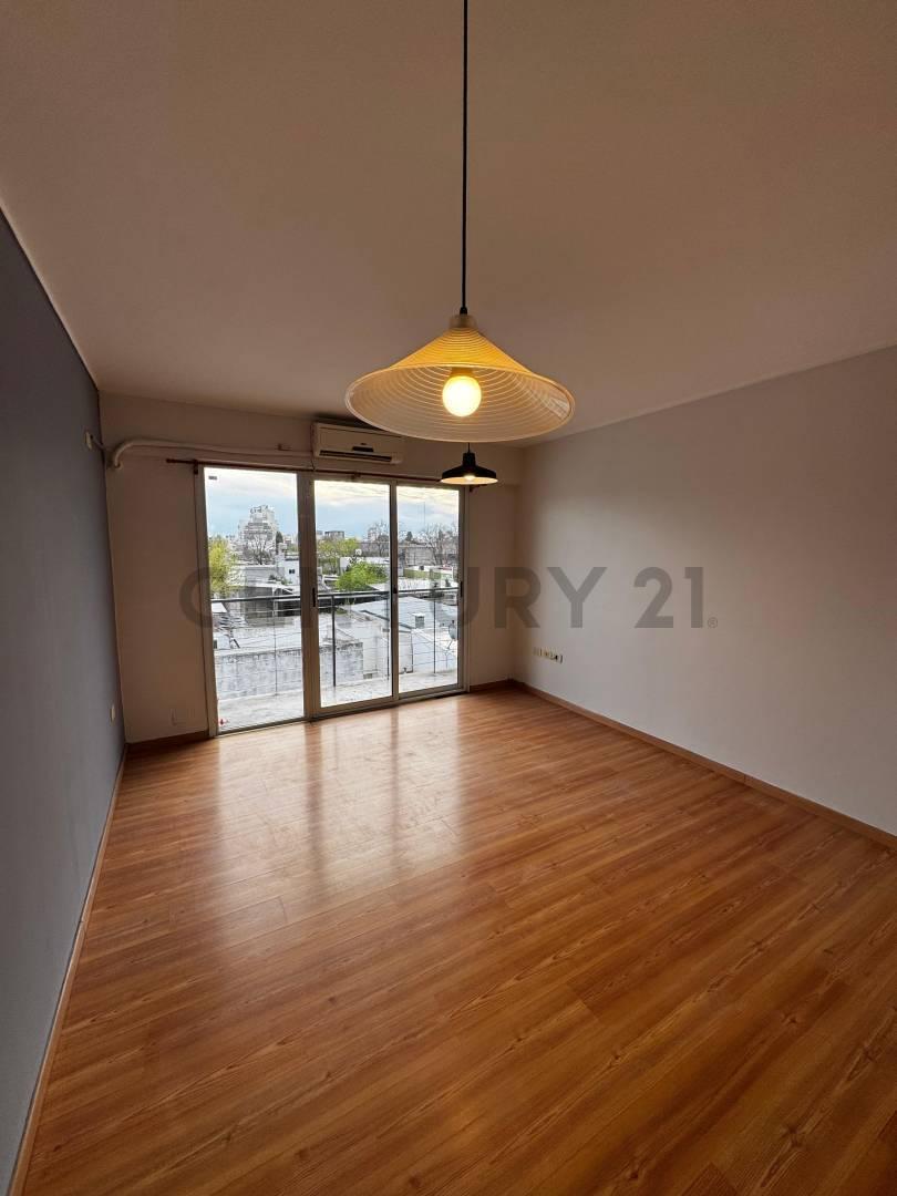 Foto de DEPARTAMENTO EN ALQUILER DE 1 DORMITORIO - CON COCHERA, imagen 1