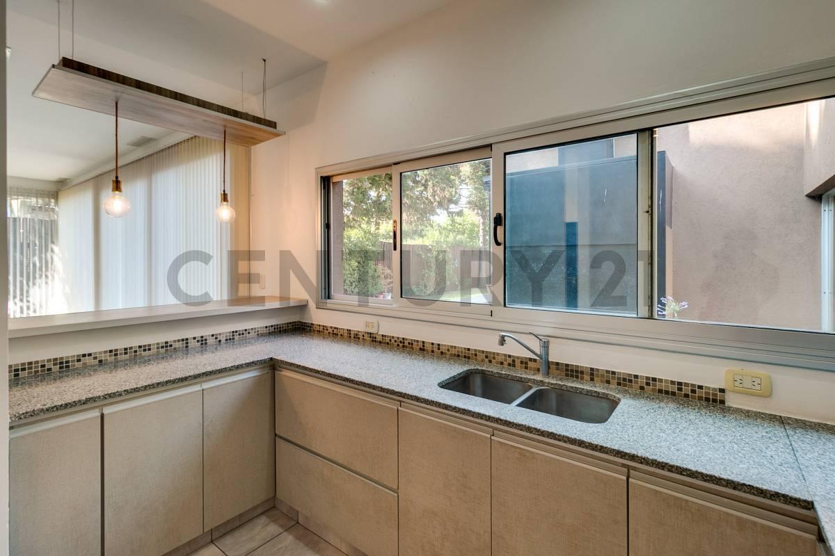 Foto de VENTA – CASA 3 DORMITORIOS – CITY BELL, LA PLATA, imagen 3