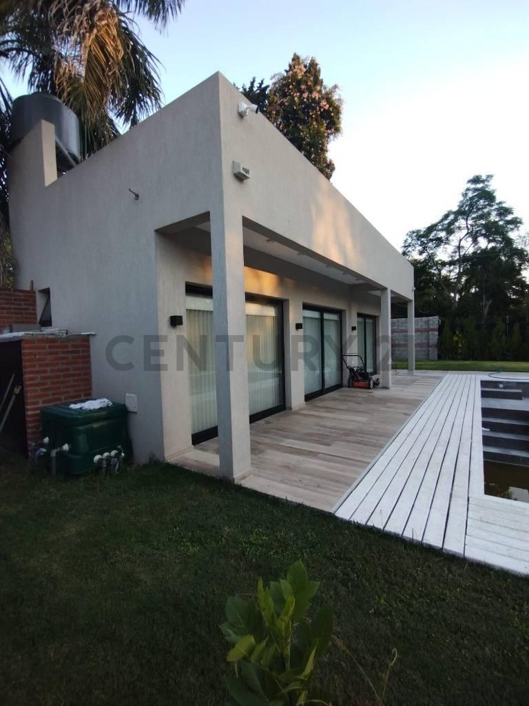 Foto de CASA EN VENTA CON PILETA BARRIO AEROPUERTO, imagen 2