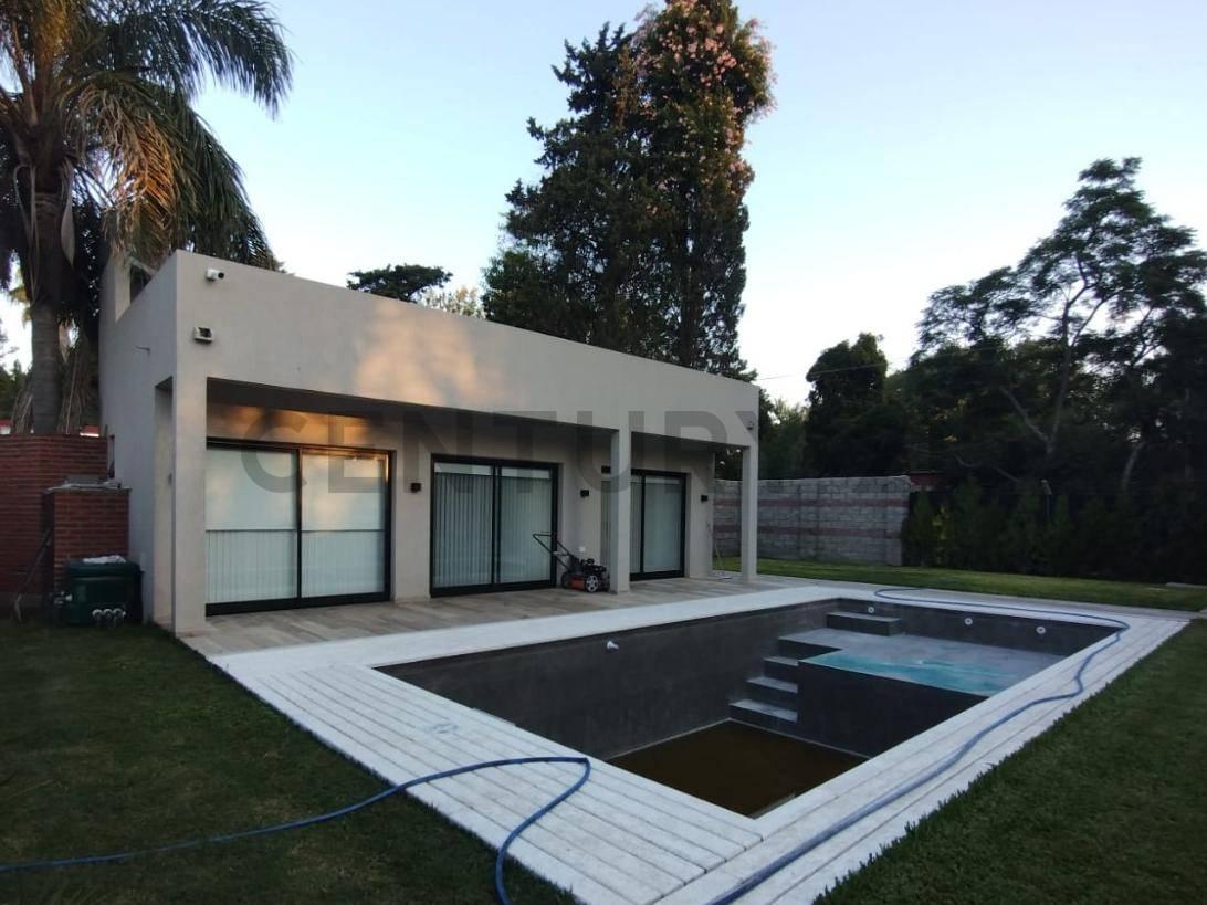 Foto de CASA EN VENTA CON PILETA BARRIO AEROPUERTO, imagen 1
