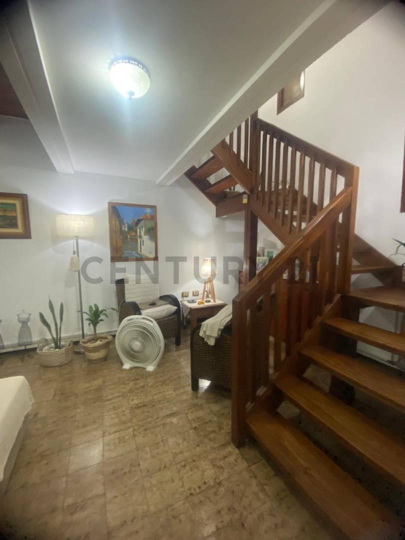 Foto de Casa 4 dormitorios con patio y garaje., imagen 4