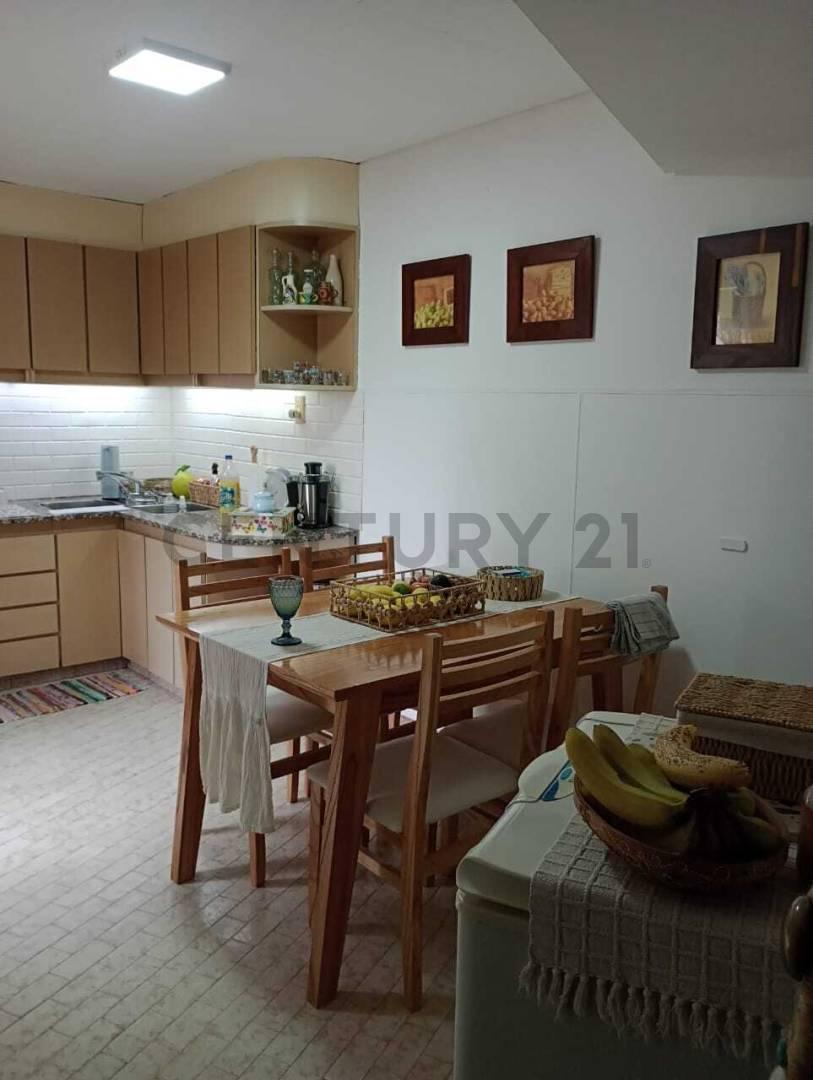 Foto de Casa 4 dormitorios con patio y garaje., imagen 5