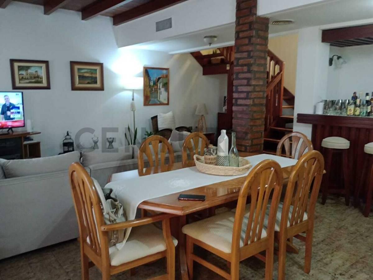 Foto de Casa 4 dormitorios con patio y garaje., imagen 1