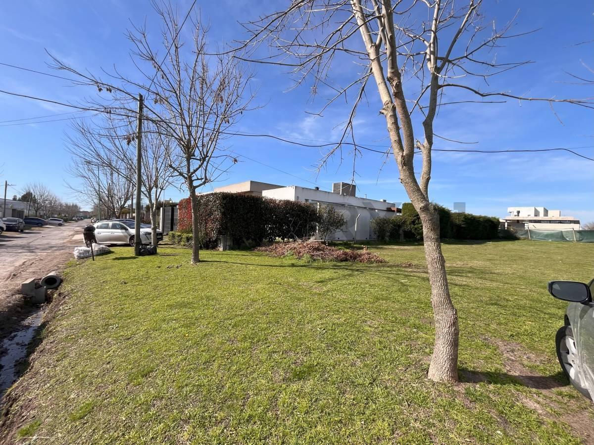 Foto de Terreno en venta BARRIO LOS SAUCES, GORINA - zona de expansión, imagen 2