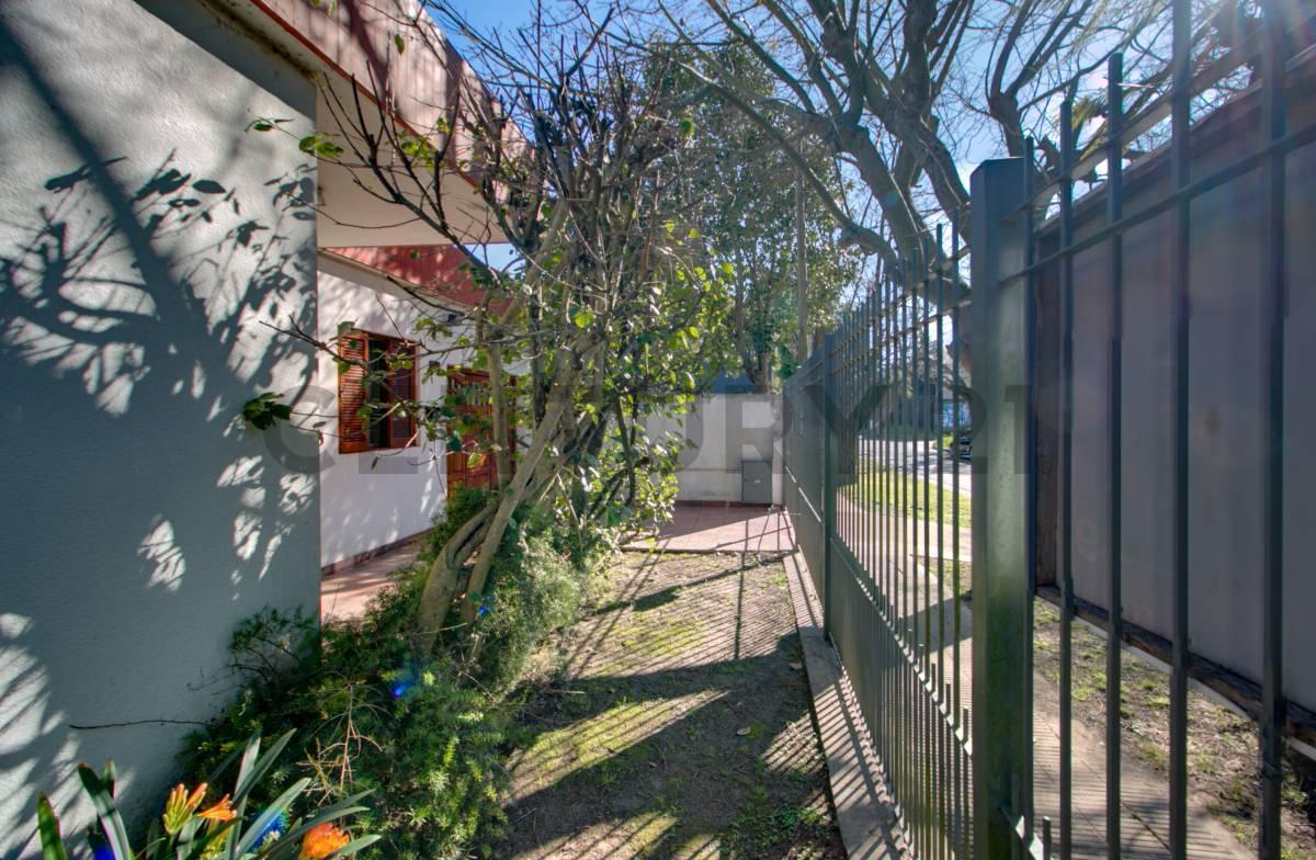 Foto de Casa en venta 3 ambientes en Manuel B. Gonnet La Plata, imagen 2