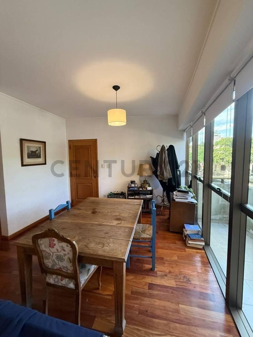 Foto de Semipiso en venta Plaza Moreno dos dormitorios con cochera, imagen 4