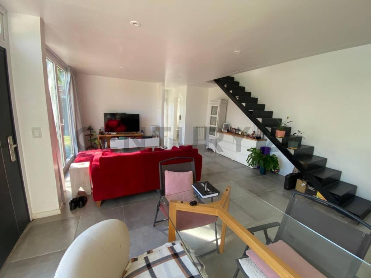 Foto de Dúplex en venta en City Bell 485 e 31 y 31bis con cochera y patio., imagen 1