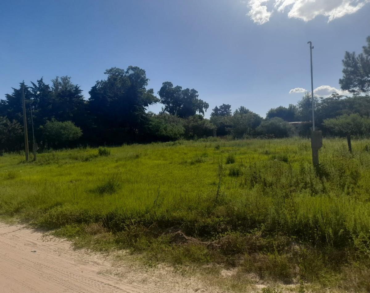 Terreno en Arroyo Leyes 11.5 Km Calle Picaflor y Av Lluvia de Oro 3