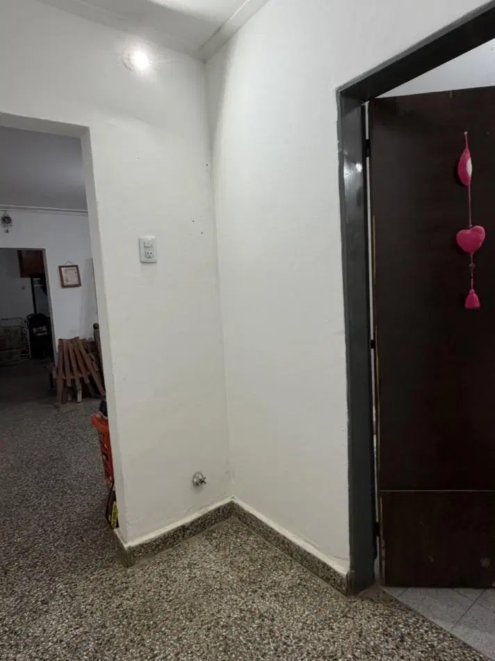CASA CON COCHERA SOBRE CALLE PRINCIPAL 2