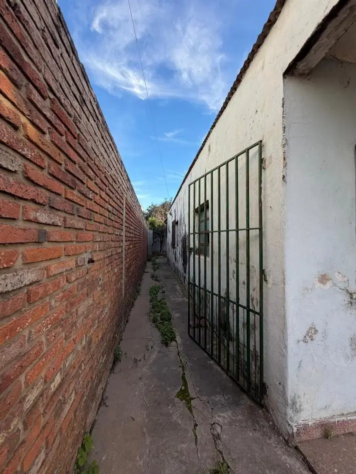 CASA A PASITOS DE IMPORTANTE AVDA ! EXCELENTE UBICACION ! ATENCION INVERSIONISTAS ! OPORTUNIDAD DE P 5